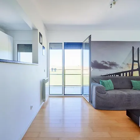 Bridge River @ Parque Nacoes Apartment Lisbon