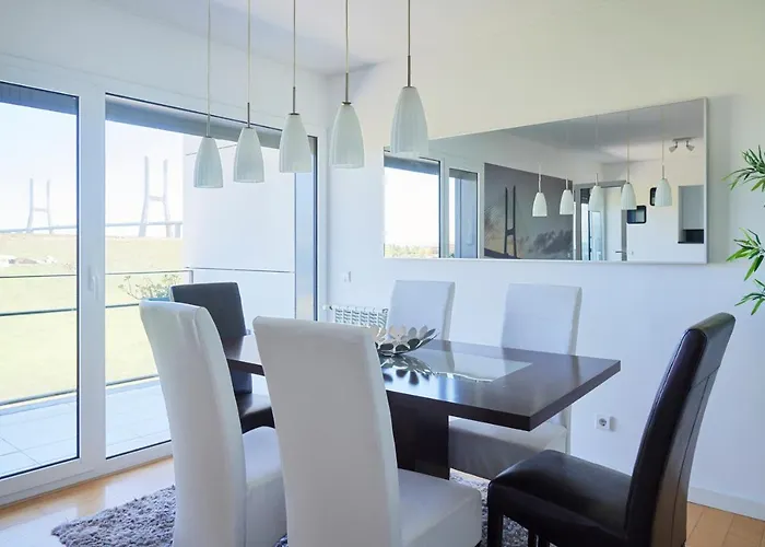 Apartment Bridge River @ Parque Nacoes Lisbon