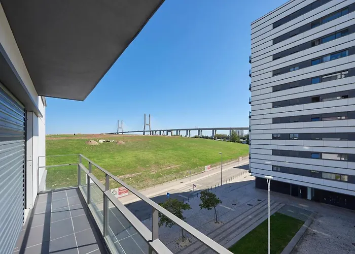 Bridge River @ Parque Nacoes Apartment Lisbon